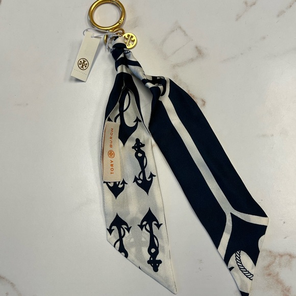 ⚓️💙 Tory Burch 💙⚓️ NWT Key Fob Scarf Charm - Picture 4 of 5